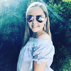 Meet your Posher, Phoebe